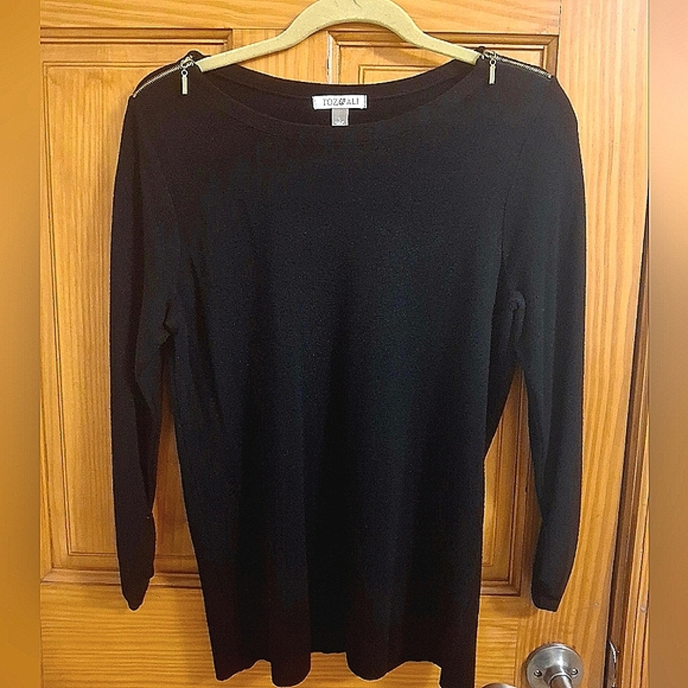 Roz & Ali Classic Black Knit Top